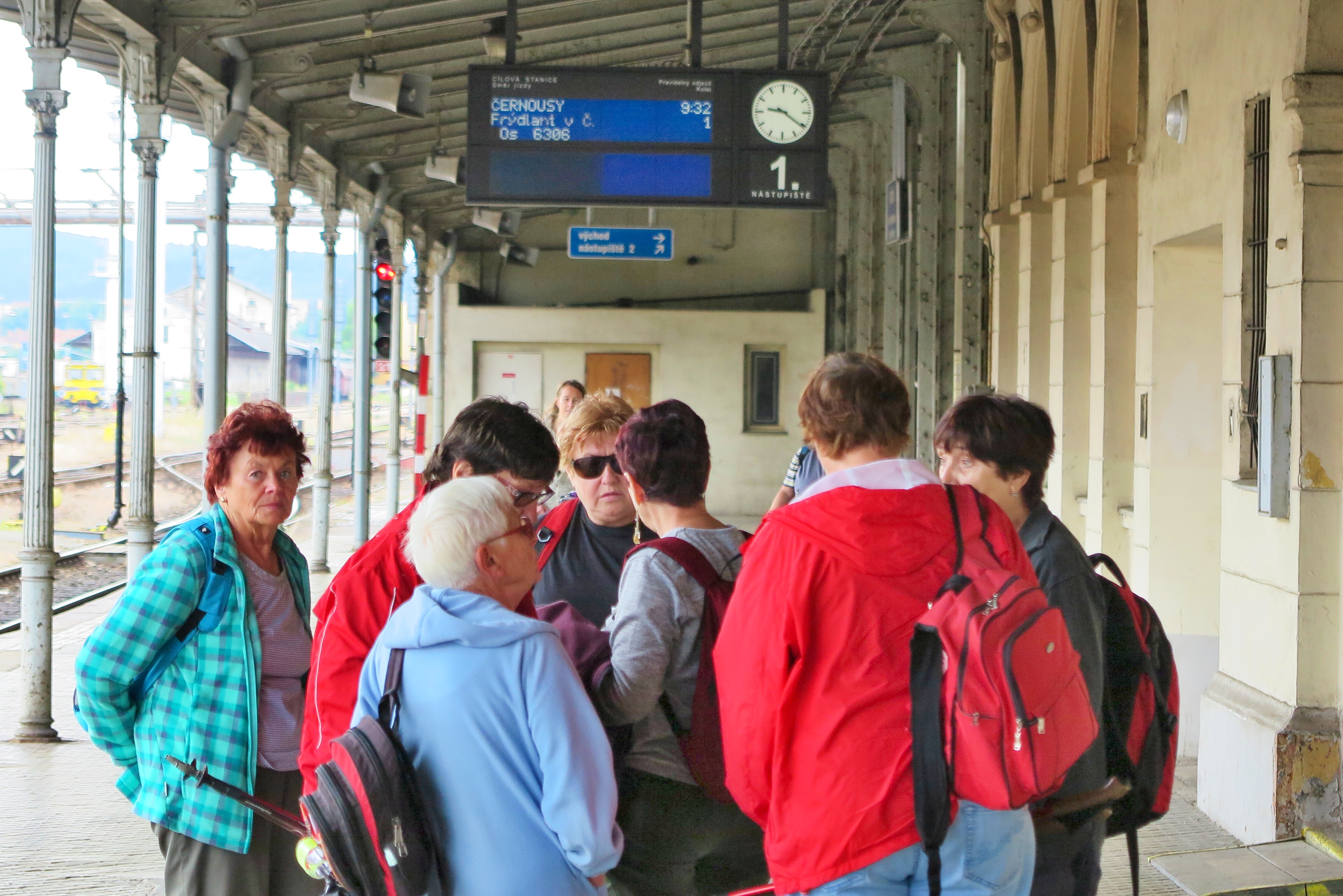 Cestující na nádraží (ilustr. foto)