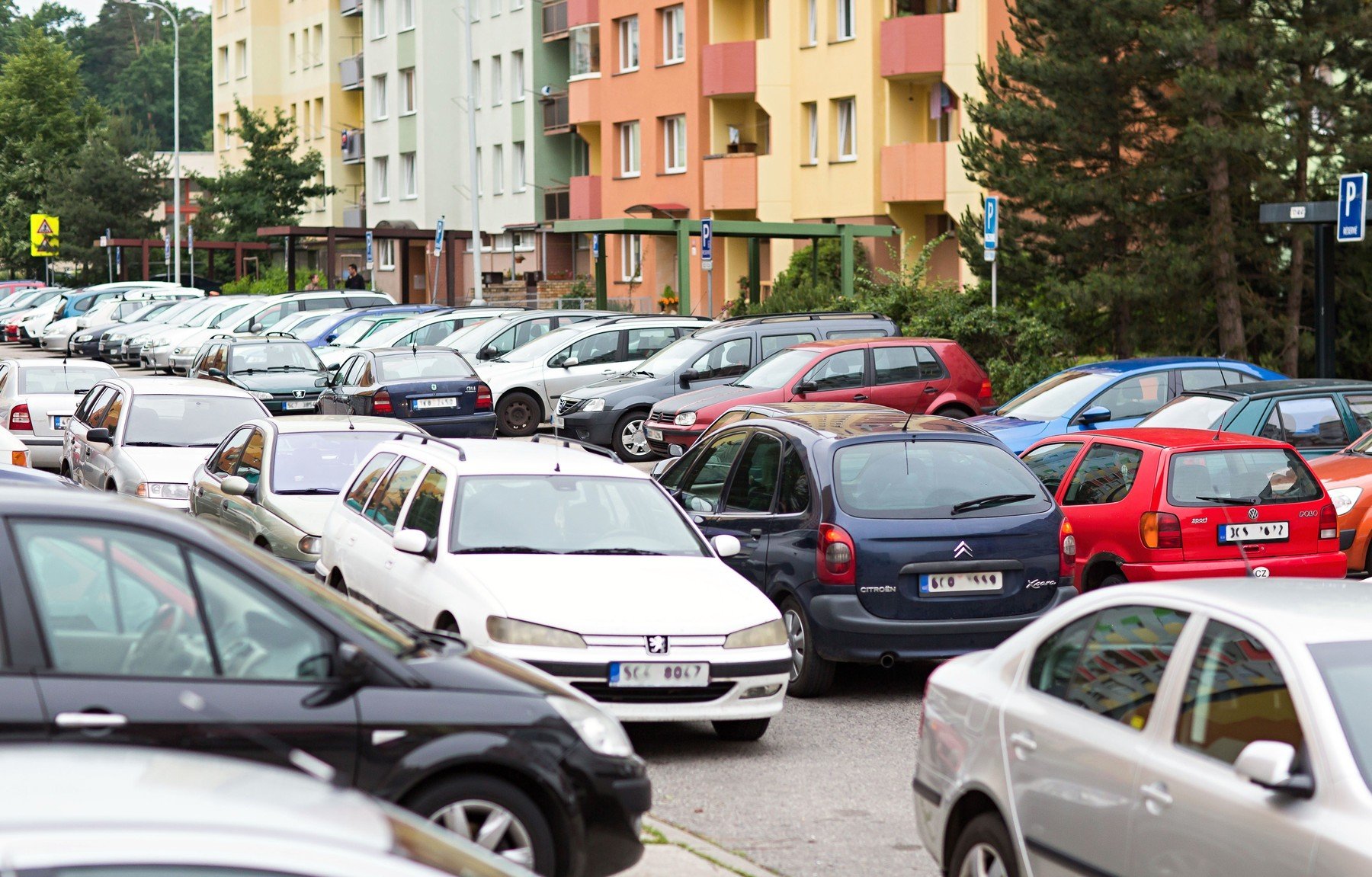 Parkování na sídlišti Máj v Českých Budějovicích