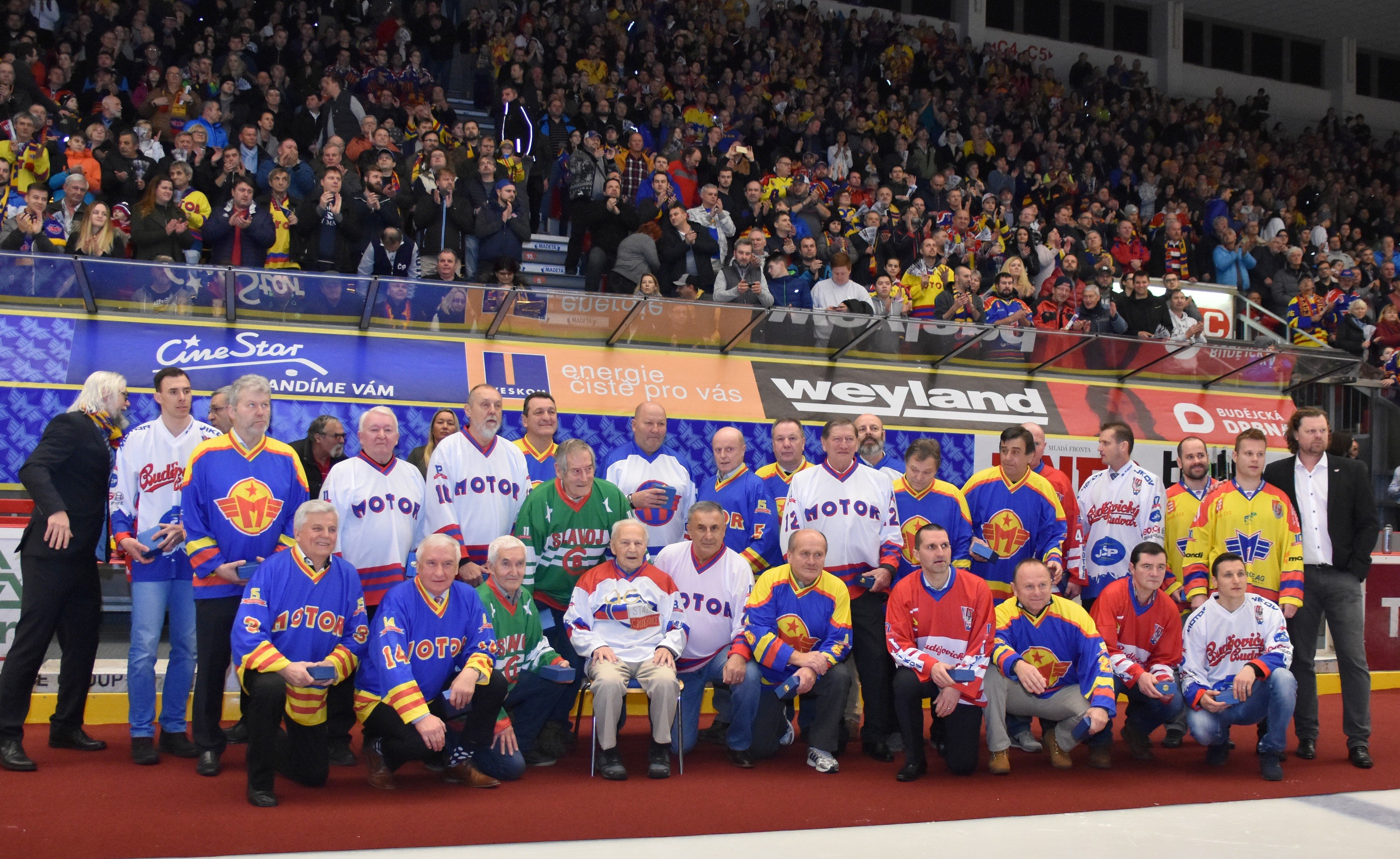 Po celý rok českobudějovický Motor připomíná 90. výročí hokeje v jihočeském krajském městě, například retro zápasem, na kterém se sešli bývalí hráči