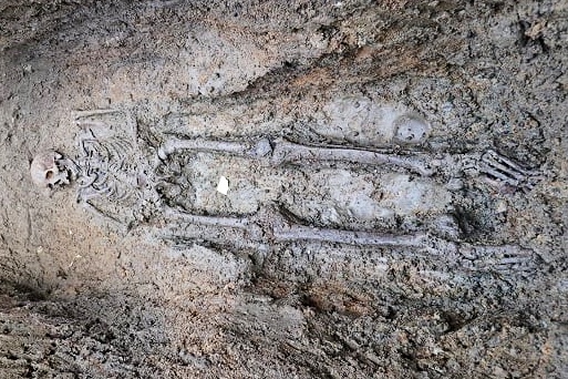 Vypreparovaný hrob husitského bojovníka