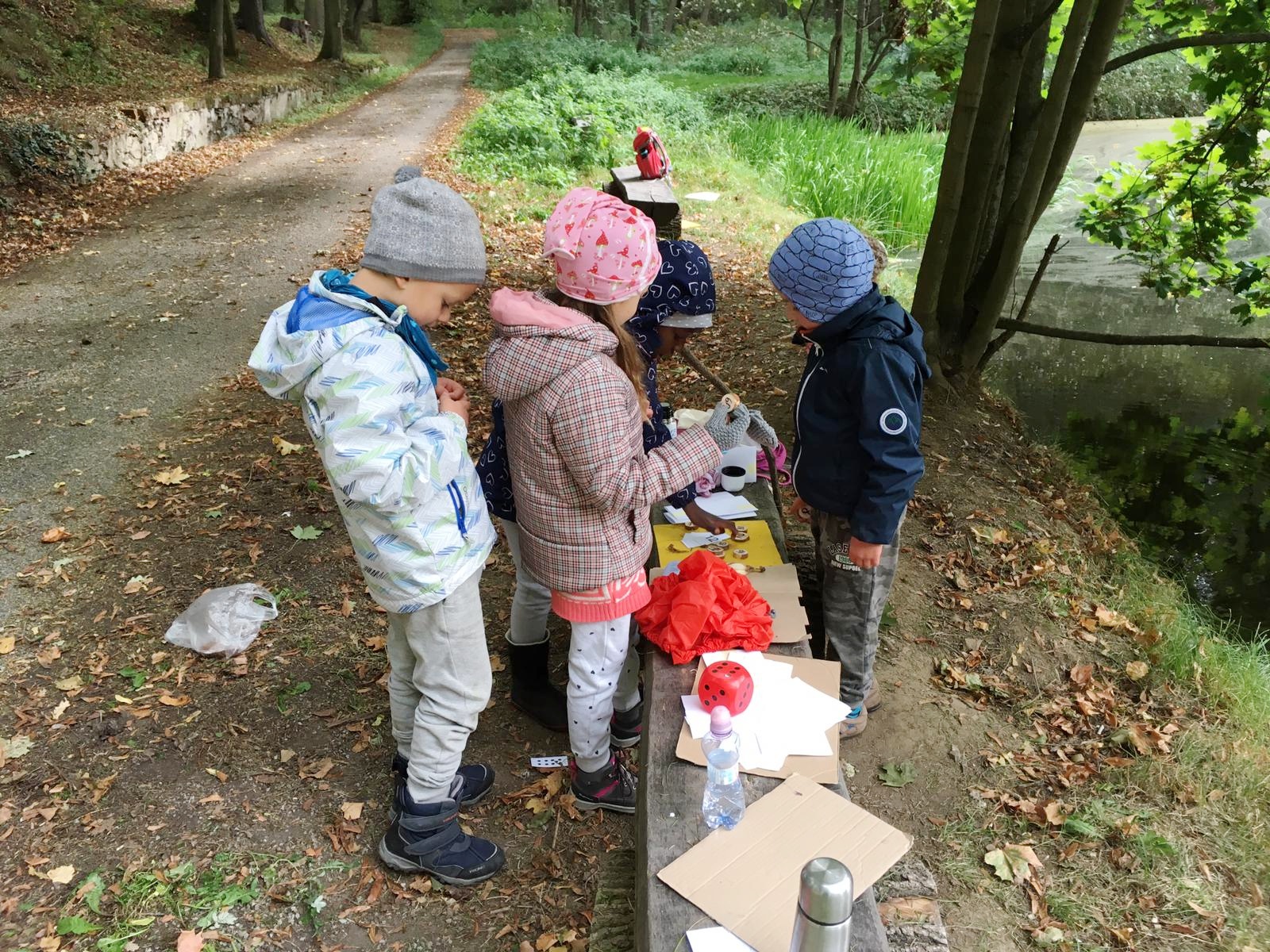 Děti v lesní škole v Libníči na Českobudějovicku
