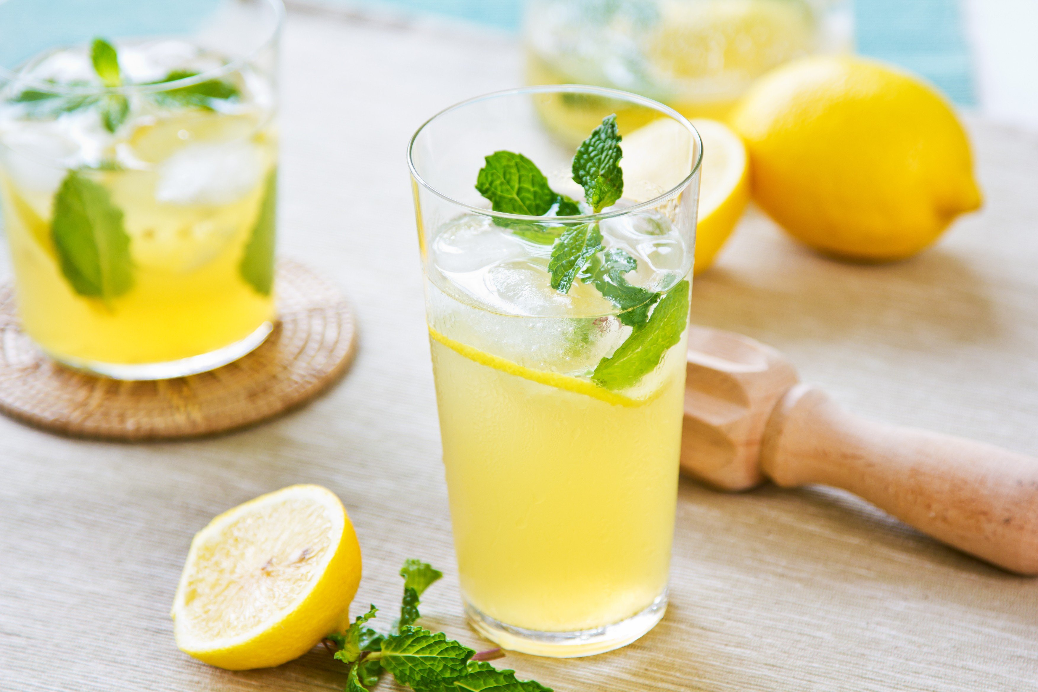 Limonáda s mátou a citronem