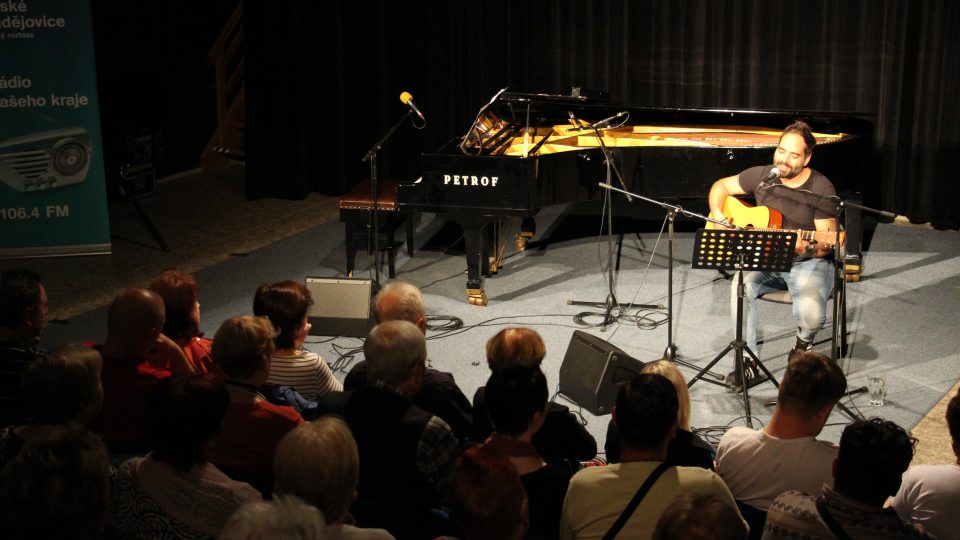 Otec a syn Jan a Jiří Burianové odehráli unikátní koncert ve studiovém sále Českého rozhlasu České Budějovice
