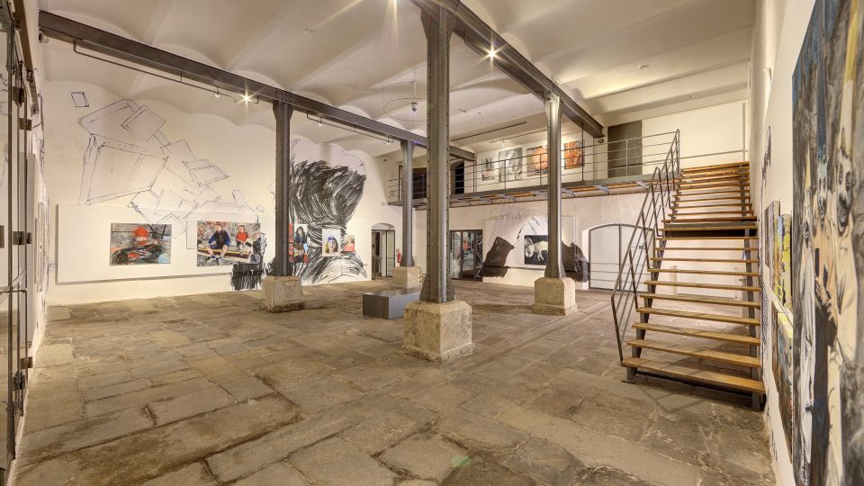 Výstavu děl umělkyně, která si říká TOY_BOX, nabízí Egon Schiele Art Centrum v Českém Krumlově. Výtvarnice sem přenesla svou zkušenost se streetartem a zachytila zážitky z pobytu v Krumlově