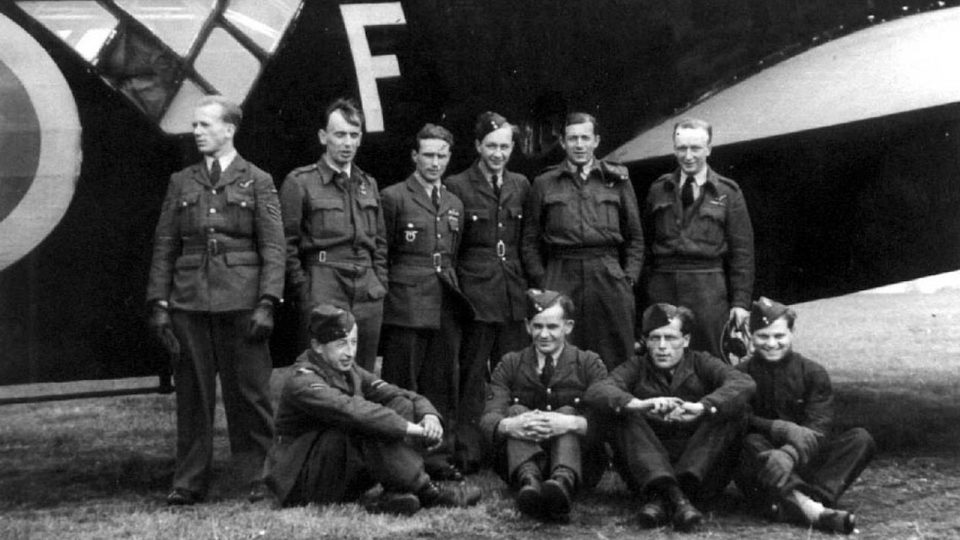 Letci 311. čs. bombardocaví perutě v Talbenny 1942 (z knihy Za hroby se lvy)