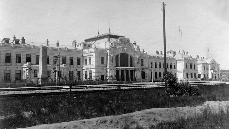 Železniční stanice Gmünd (dnešní České Velenice) na historické pohlednici