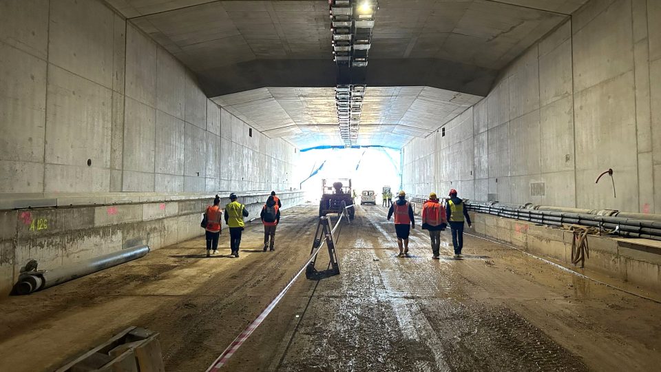Podle silničářů první řidiči novým tunelem projedou ještě letos