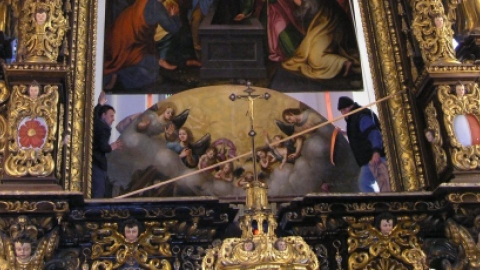 Výměna obrazů vyšebrodského oltáře