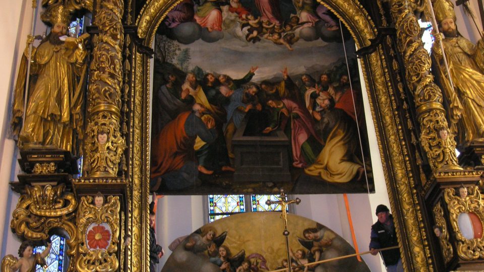 Výměna obrazů vyšebrodského oltáře