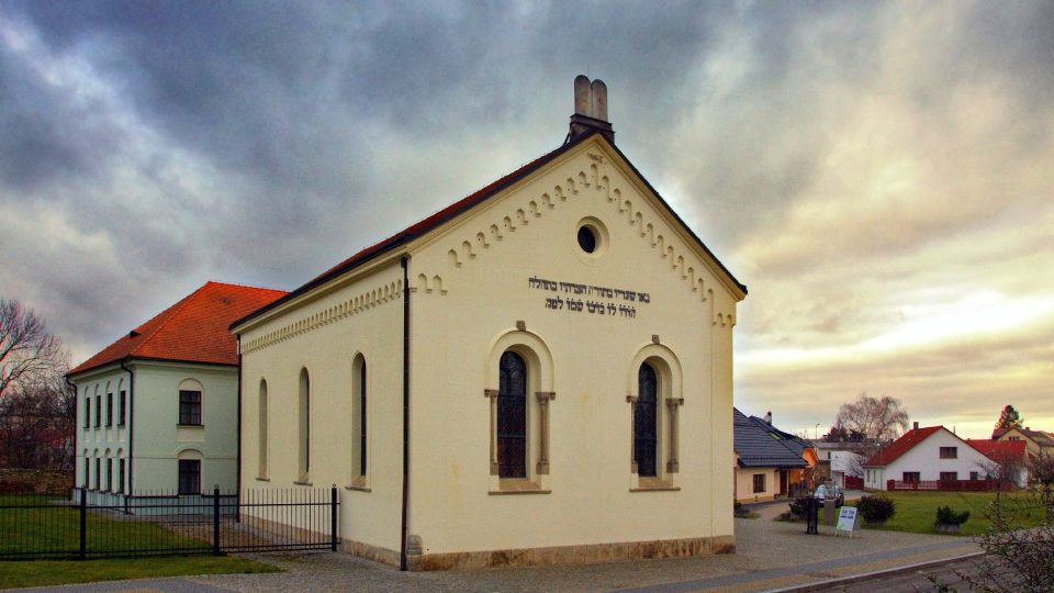 Opravená synagoga s židovskou školou | foto: Archiv Heřmanova Městce Opravená synagoga s židovskou školou
