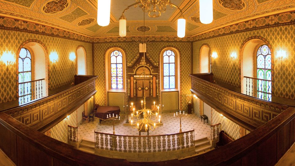 Takto vídaly synagogu ženy - pohled z ženské galerie | foto: Český rozhlas Takto vídaly synagogu ženy - pohled z ženské galerie