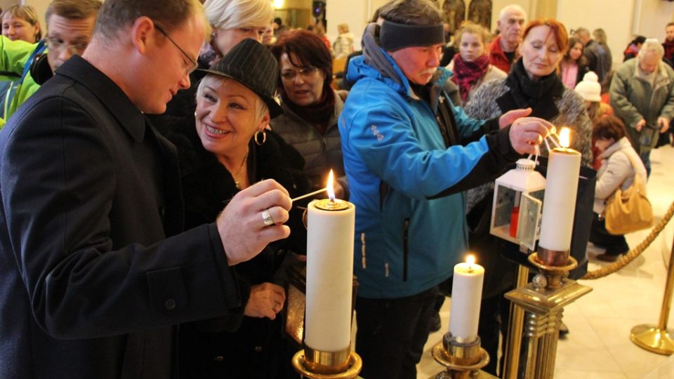 Předání Betlémského světla v českobudějovické katedrále
