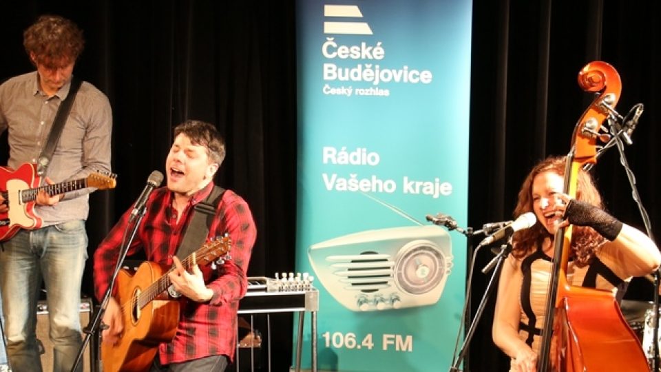 Jihočeská kapela Epydemye odehrála v rozhlase Koncert pro Kotlinu s hosty Josefem Štěpánkem a Davidem Landštofem