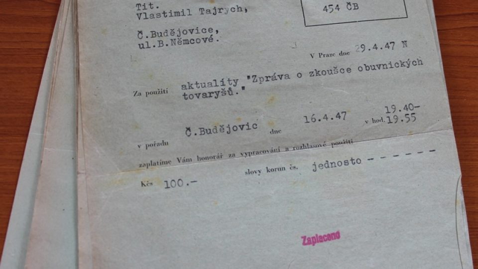 Honorářové výplatní lístky Vlastimila Tajrycha, které jeho vnuk Patrik Veselý našel na chalupě společně s páskem