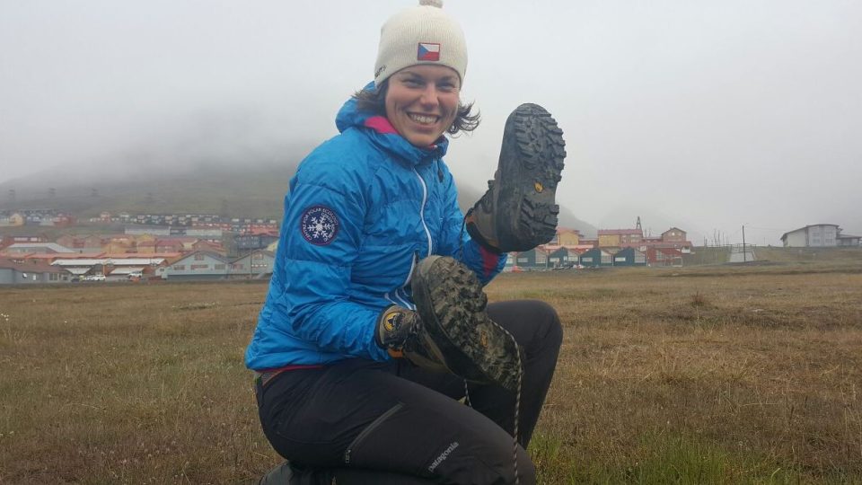 Barbora Jonášová, studentka Jihočeské univerzity, v Arktidě zkoumá semena v půdě