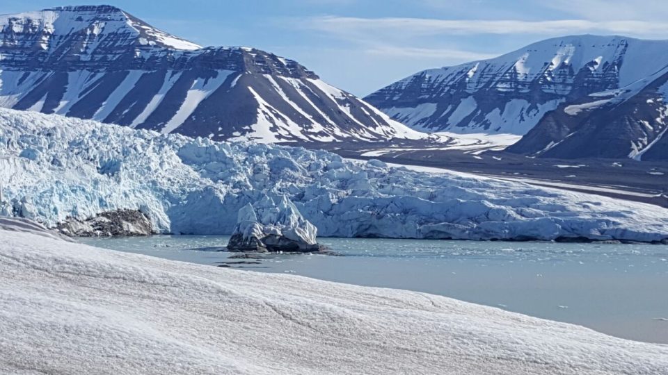 Ledovec Nordenskiold v zátoce Billefjorden Barentsova moře na Svalbardu