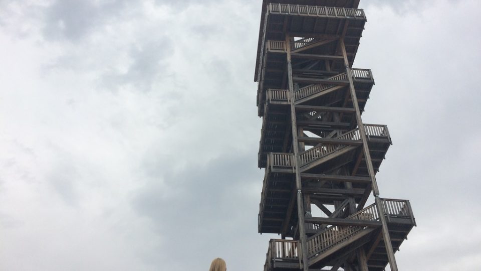 Vrchol celé expozice je na 32 metrů vysoké dřevěné věži, která stojí na parkovacím domě
