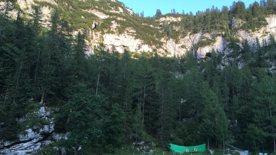 Masiv Dachstein v Rakousku. V ledové jeskyni tu tradičně pořádají koncerty vážní hudby