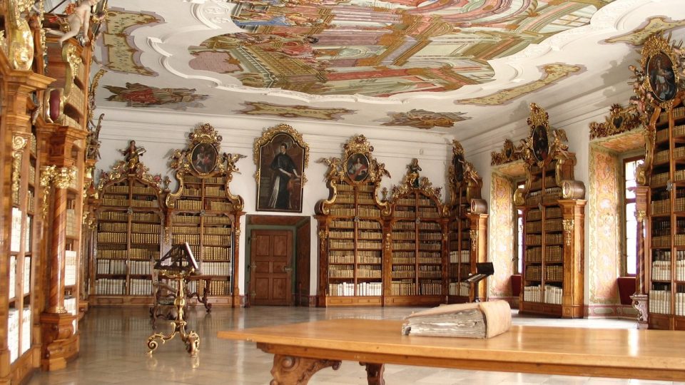 Teologický sál klášterní knihovny ve Vyšším Brodě