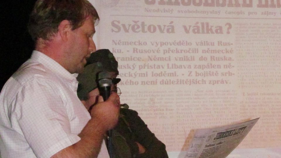 Živé natáčení pořadu Vltavín, který se věnoval období první světové války. Ředitel archivu Daniel Kovář ukázal dobový tisk