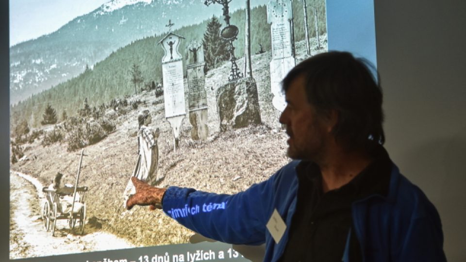 Spoluator knihy Jaroslav Špinar mluví o jedné z nejznámějších fotografií ze Šumavy, Modlitbě pod Javorem