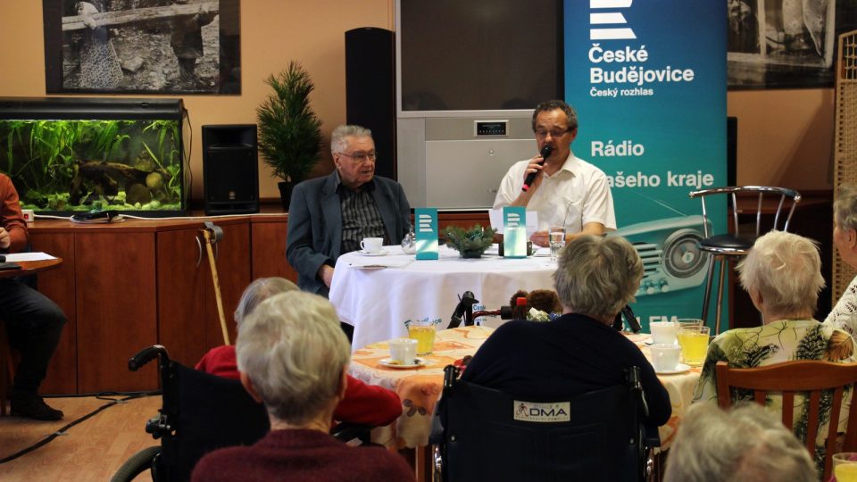 V rámci projektu Ježíškova vnoučata vysílal Český rozhlas České Budějovice z Domova pro seniory Máj v Českých Budějovicích živě část pořadu Písničky pro radost. Hostem byl zpěvák Josef Zíma, moderoval Martin Hlaváček