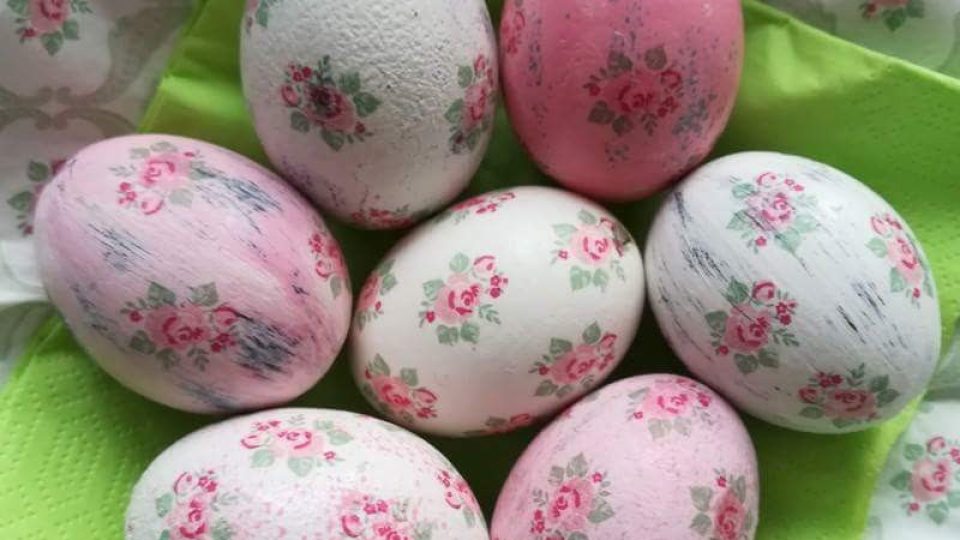 Velikonoční kraslice Moniky Brýdové malované vintage barvami a dozdobené ubrouskovou metodou