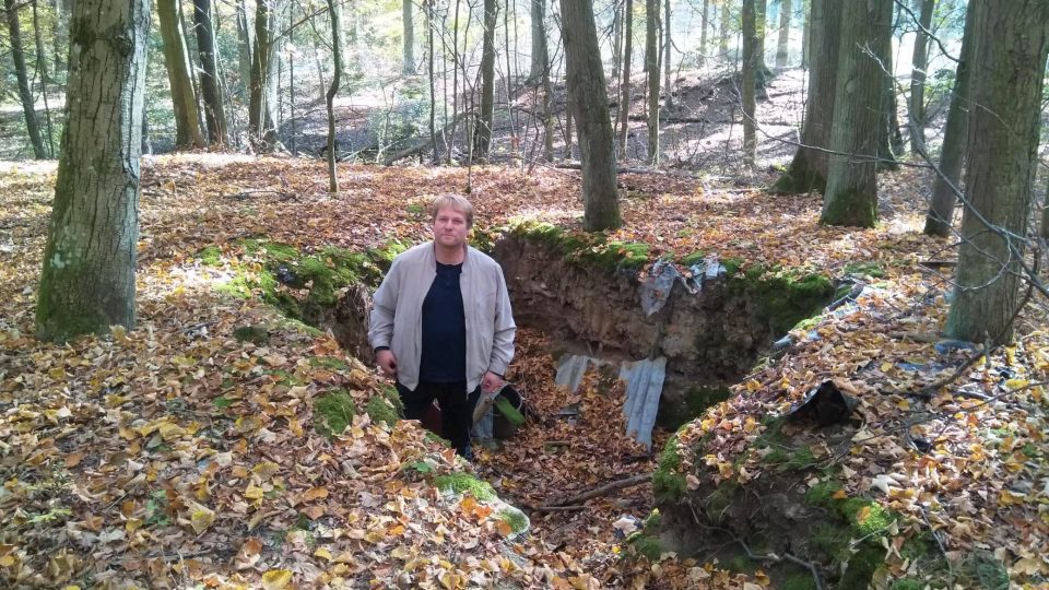 Ředitel budějovického archivu Daniel Kovář našel v okolí města pozůstatky tvrze, kterou tu konce 16. století stavěl rytířský rod Kunášů z Machovic