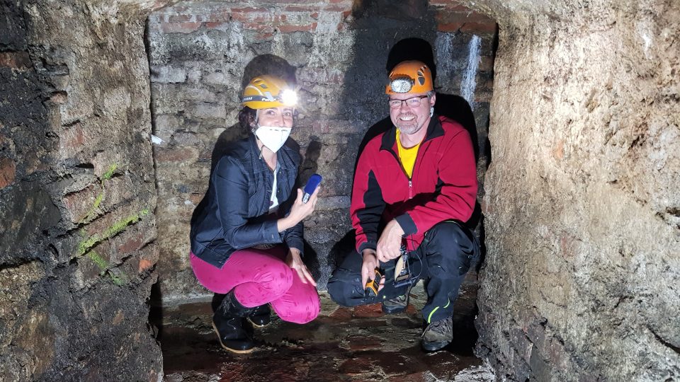 Odborníci zkoumají spletitý systém podzemních chodeb zámku v Hluboké nad Vltavou