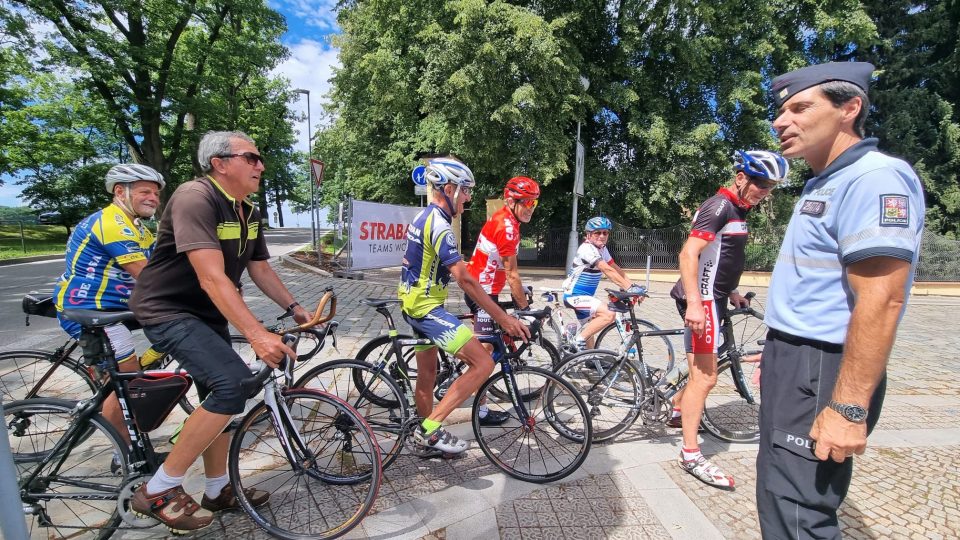 Cyklisty v Třeboni upozorňovali policisté při preventivní akci na možná nebezpečí