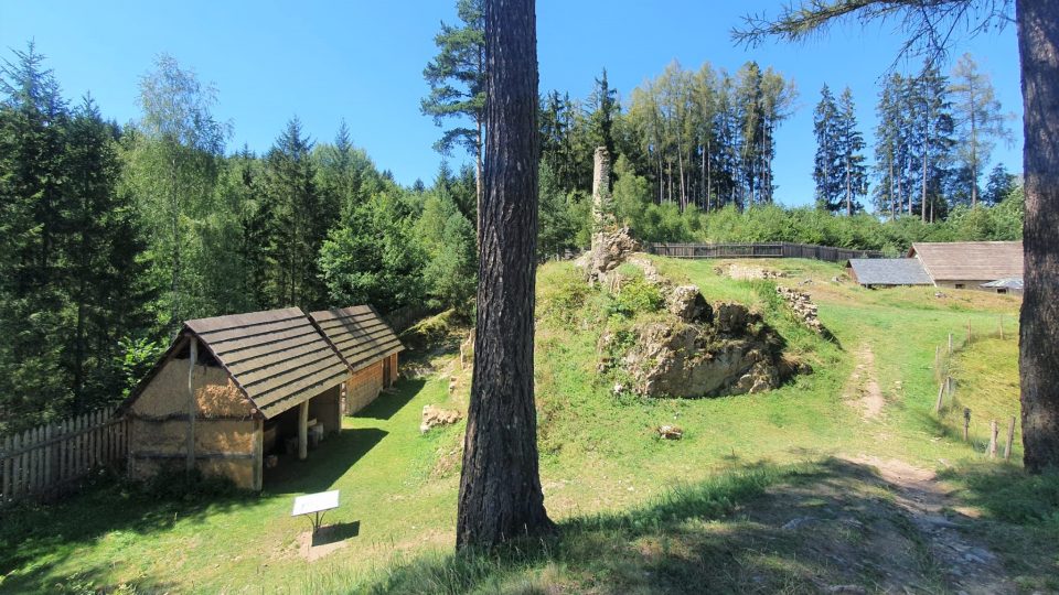 Zřícenina hradu Pořešín na Českokrumlovsku