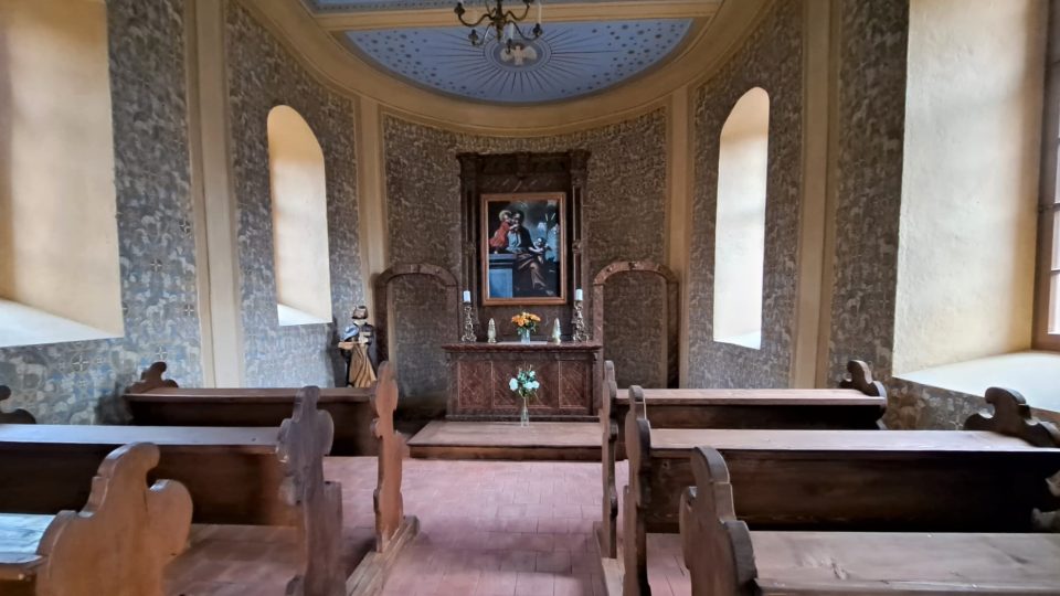 Opravená kaple v Krejčovicích u Volar