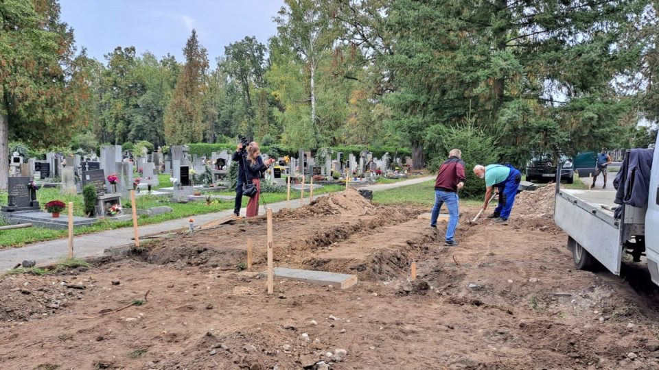 Na hřbitově svaté Otýlie v Českých Budějovicích vzniká pietní místo pro rodiny, které během těhotenství, nebo krátce po porodu přišly o dítě
