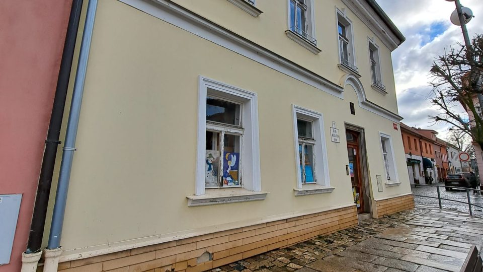 Dům číslo popisné 14 ve Vodňanech, kde v minulosti sídlila základní umělecká škola, městský úřad, ale třeba i okresní soud