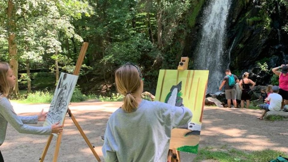 Na výtvarných kurzech v Nových Hradech a okolí lidé malovali zdejší přírodu