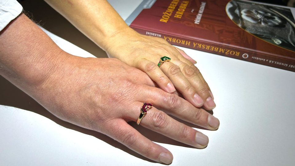 Repliky párových snubních prstenů Petra Voka z Rožmberka a Kateřiny z Ludanic vystavuje klášter ve Vyšším Brodě
