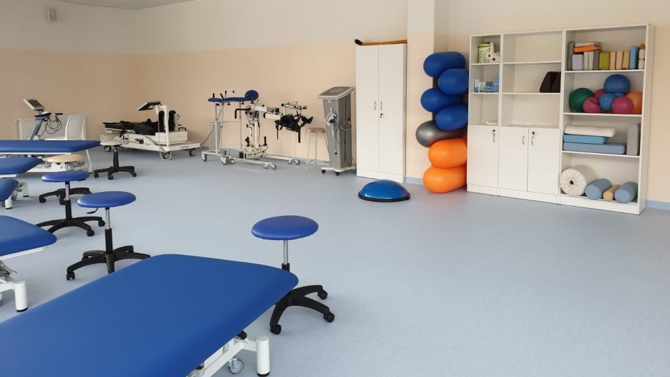 Nemocnice v Českých Budějovicích otevřela nový pavilon T. Vznikl na míru stanici dárců krve a lůžkové části rehabilitačního oddělení. Na snímku tělocvična fyzioterapeutického oddělení