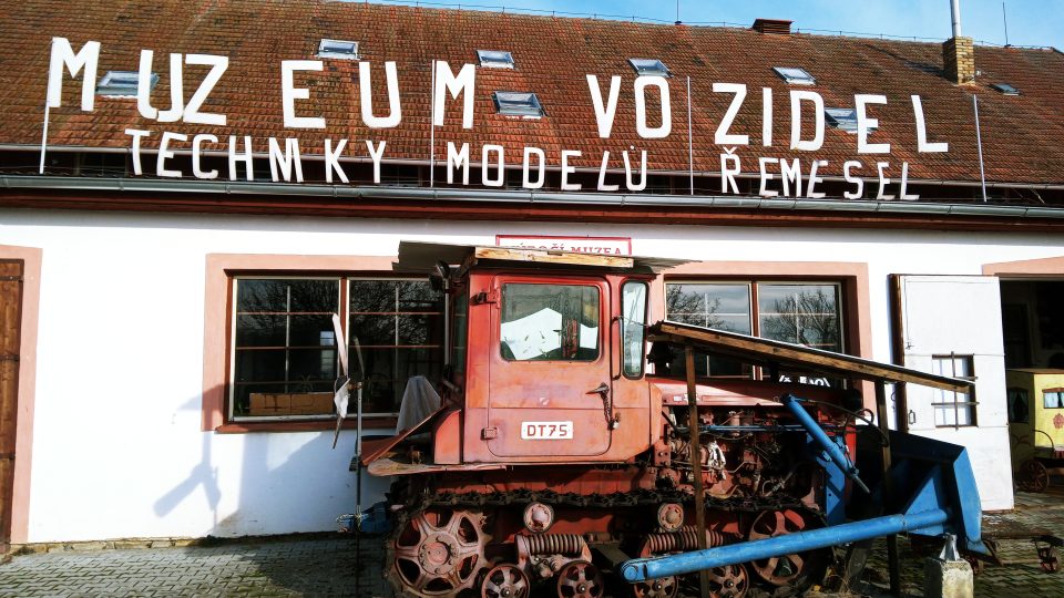 Muzeum historických vozidel, staré zemědělské techniky, řemesel a modelů v Pořežanech na Vltavotýnsku