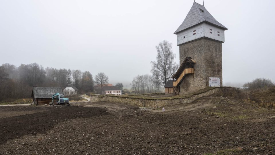 Na obnovené gotické tvrzi Tichá u Dolního Dvořiště vzniká nová expozice
