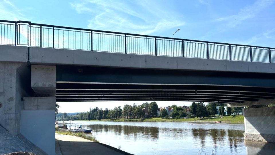 Most přes řeku Vltavu v Týně nad Vltavou je po velké rekonstrukci znovu otevřený