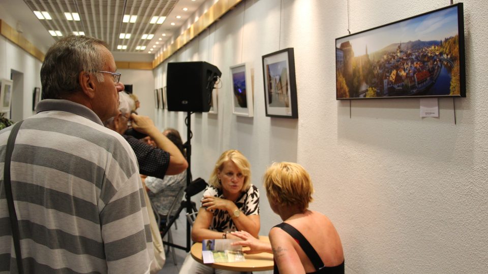 Vernisáž výstavy fotografií Petra Kubáta v Českém rozhlase České Budějovice