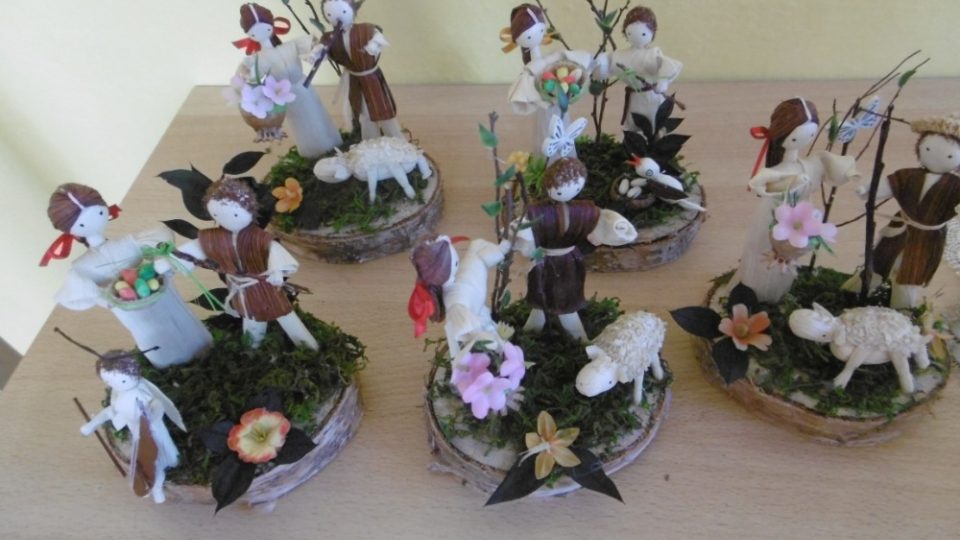 Malé velké radosti - Marie Hodinářová vyrábí pro radost figurky za šustí