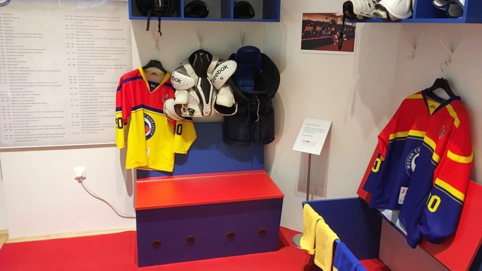 Výstava Hokej – Budějcký fenomén v Jihočeském muzeu přestavuje devadesátiletou historii českobudějovického hokejového klubu