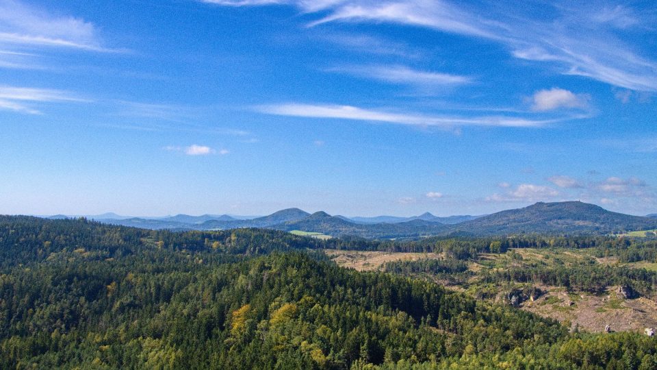 Pohled na vrcholky Lužických hor | foto: Jaroslav Hoření, Český rozhlas Pohled na vrcholky Lužických hor