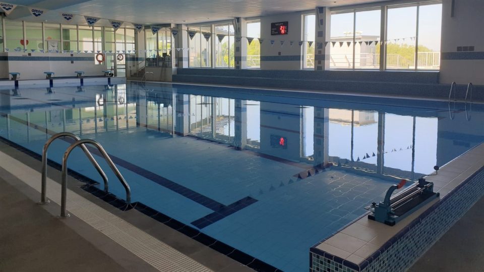 Plavecký bazén a venkovní aquapark v Jindřichově Hradci se připravuje na otevření po pauze vynucené koronavirem