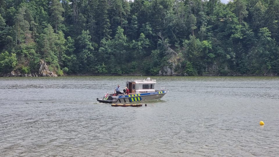 Policisté se Státní plavební správou kontrolovali malá plavidla na Orlíku