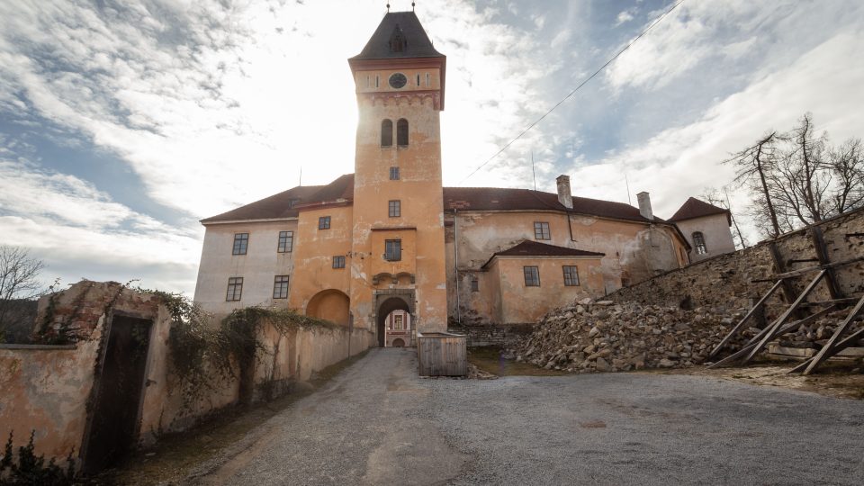 Obnovený horní zámek ve Vimperku přivítá první návštěvníky