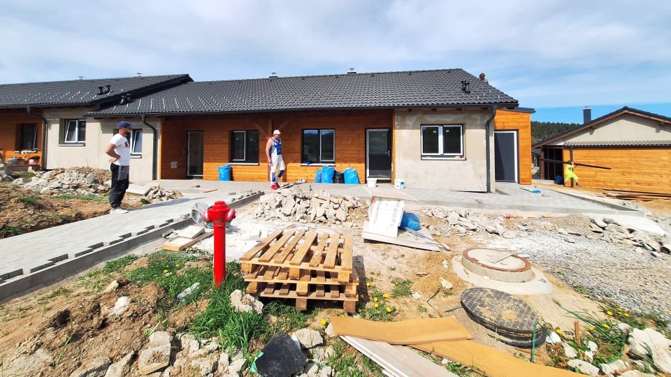 Sociální bytové domy staví Malenice na Strakonicku