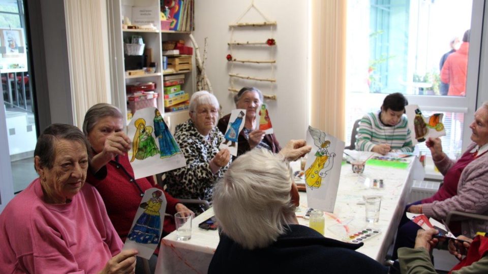 Vzpomínky na mládí i potěšení přinese obyvatelům Domova seniorů v Kaplici na Českokrumlovsku další dárek od Ježíškových vnoučat