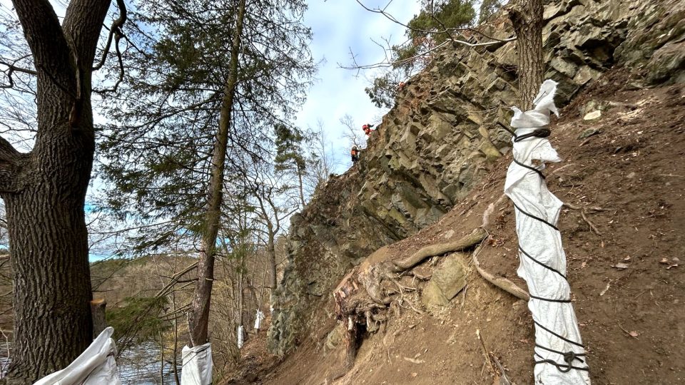 Sanace skalního masivu nad Fritschovou stezkou u Boršova nad Vltavou